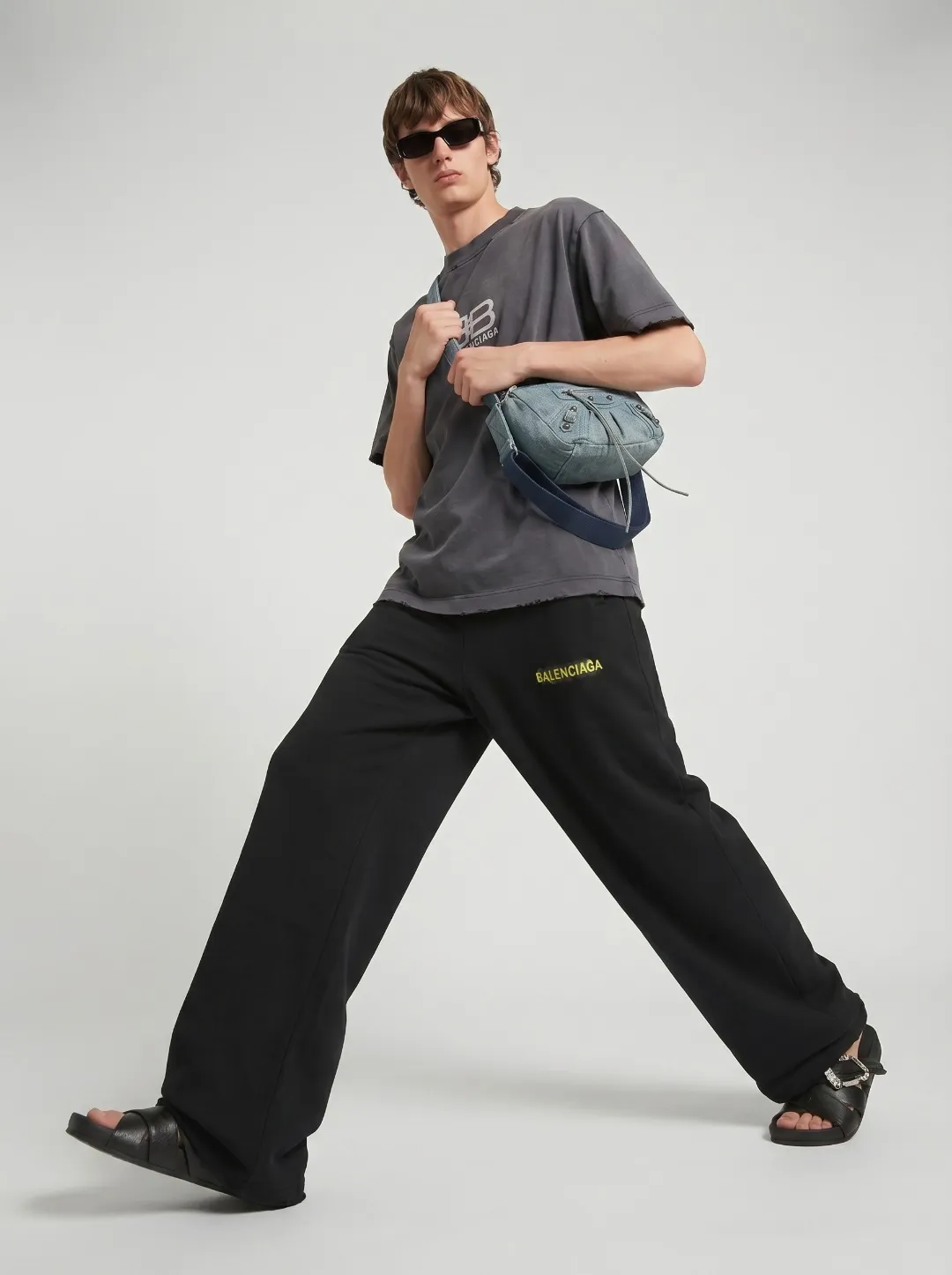 P100✨🔥 [balenciaga] 2026FW short-sleeved T-shirt Premium 26s double yarn 300g fabric, washed with Ma Liang distressed process Color: washed black, washed white, washed Khaki Size: S M L XL 2XL